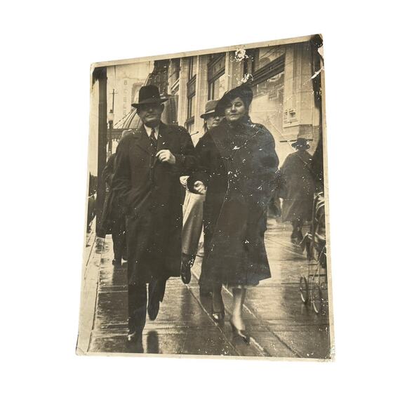 VTG 1938 Vancouver British Columbia Winter Power Couple Walking Stylish READ - Picture 6 of 9